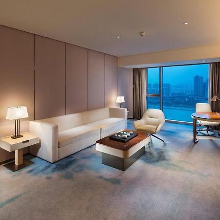 Hilton Quanzhou Riverside Exteriör bild