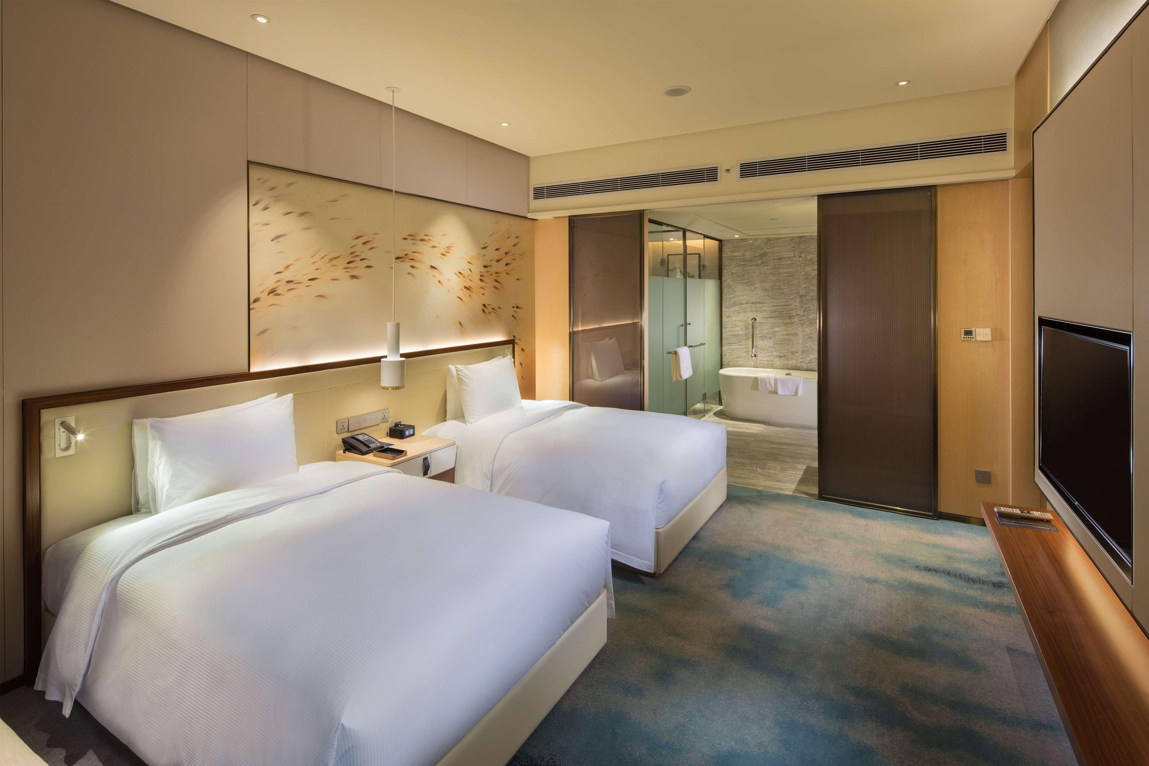 Hilton Quanzhou Riverside Exteriör bild