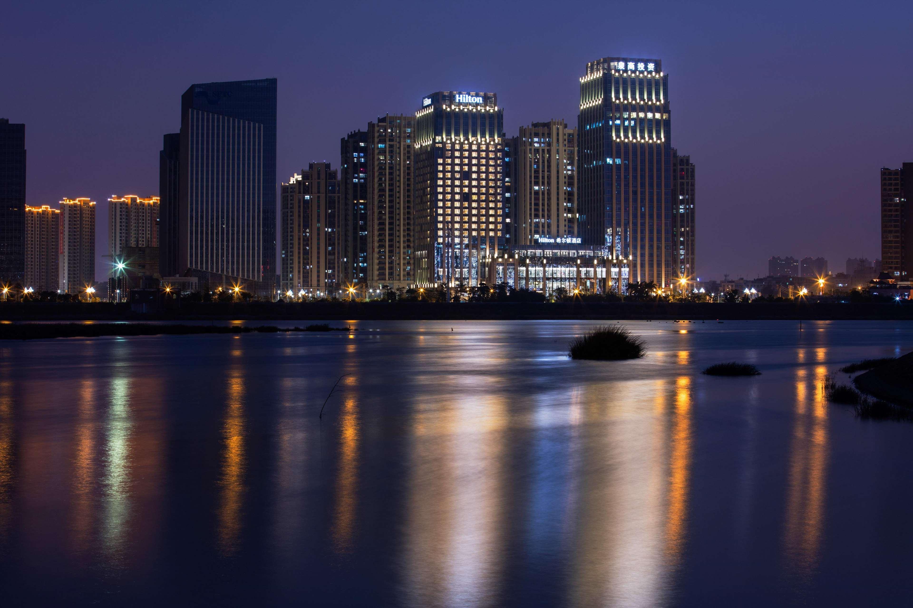 Hilton Quanzhou Riverside Exteriör bild