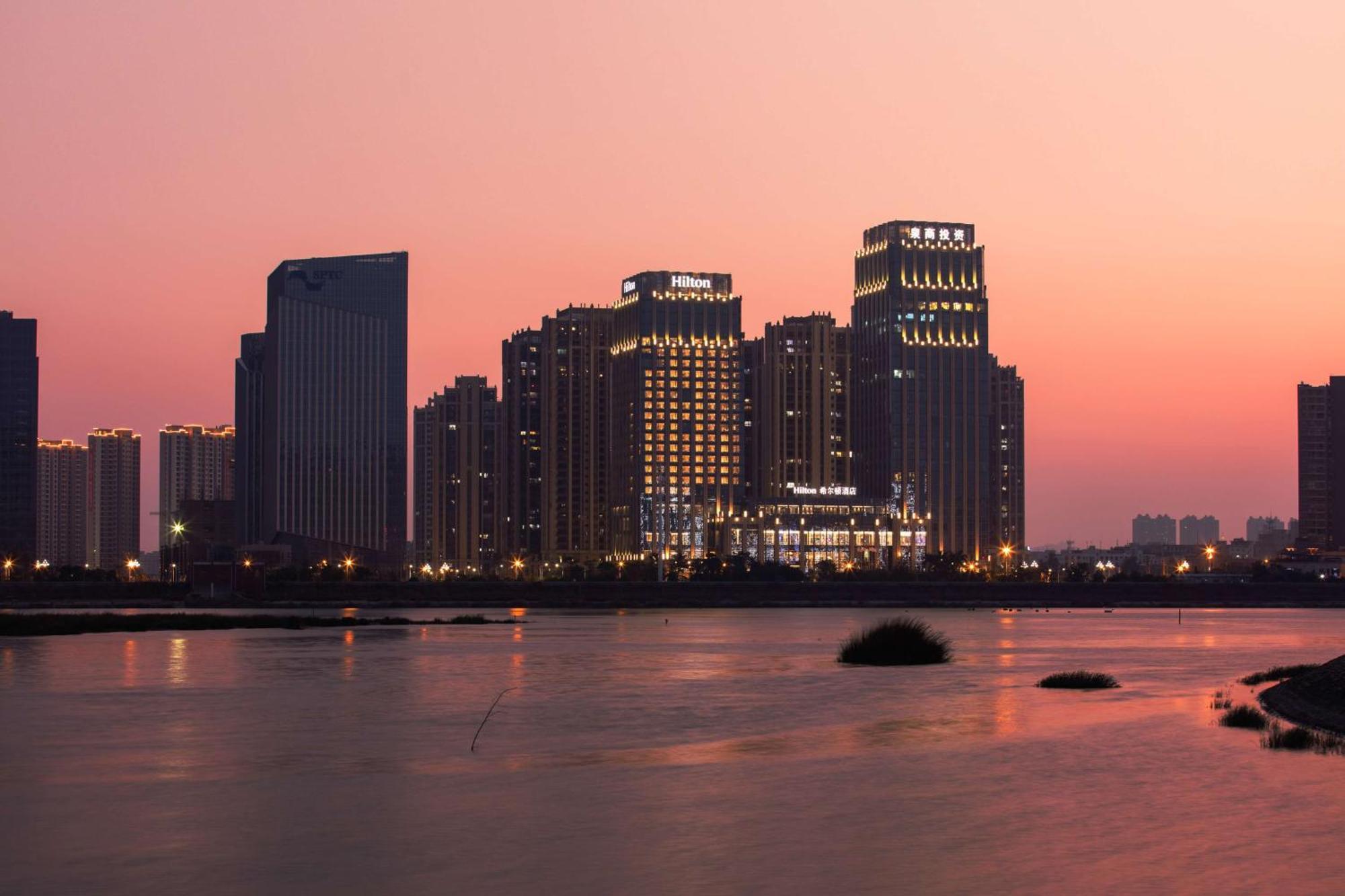 Hilton Quanzhou Riverside Exteriör bild