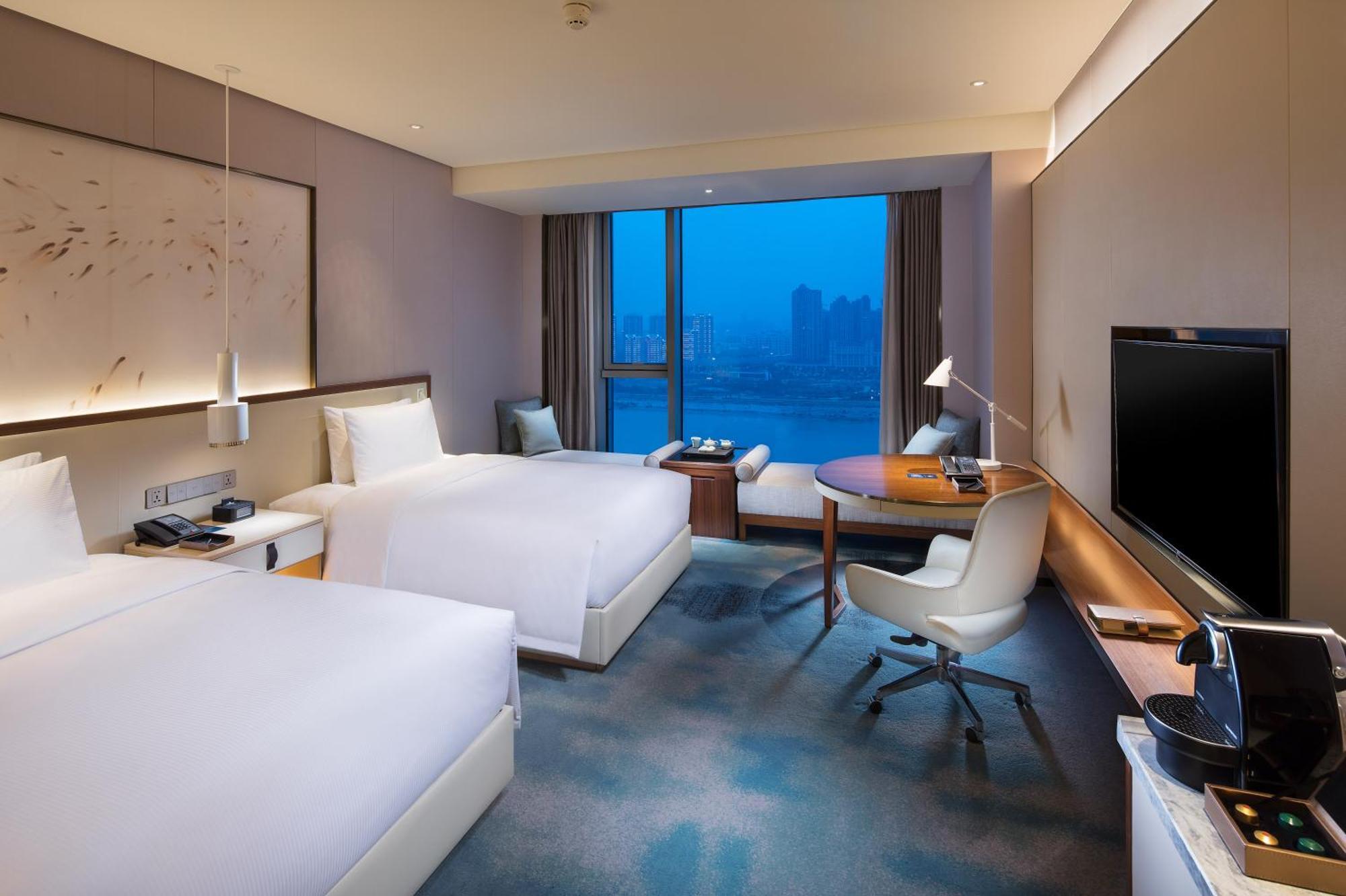 Hilton Quanzhou Riverside Exteriör bild