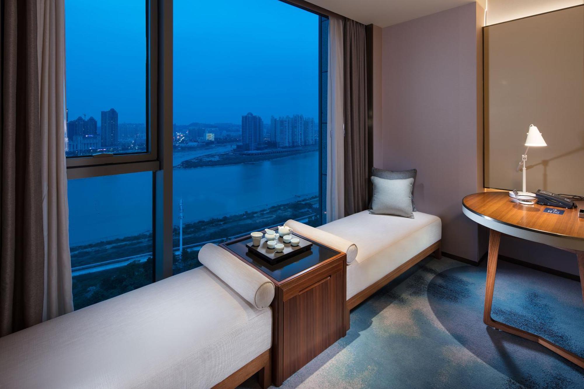 Hilton Quanzhou Riverside Exteriör bild
